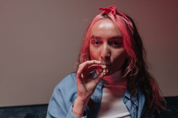 Le Fléau Invisible : Le Tabagisme Féminin en Pleine Croissance